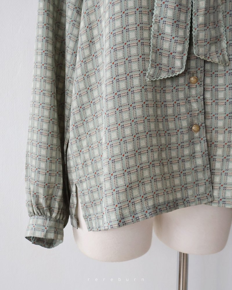 日本製復古刺繡領結格子寬鬆薄長袖綠色古著襯衫 - 女襯衫 - 聚酯纖維 綠色