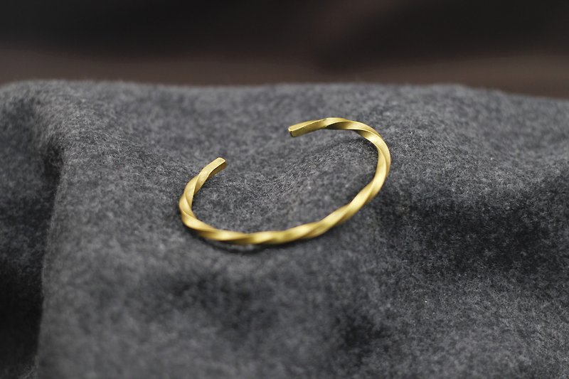 Bronze spiral bracelet handmade - Bracelets - Copper & Brass Gold