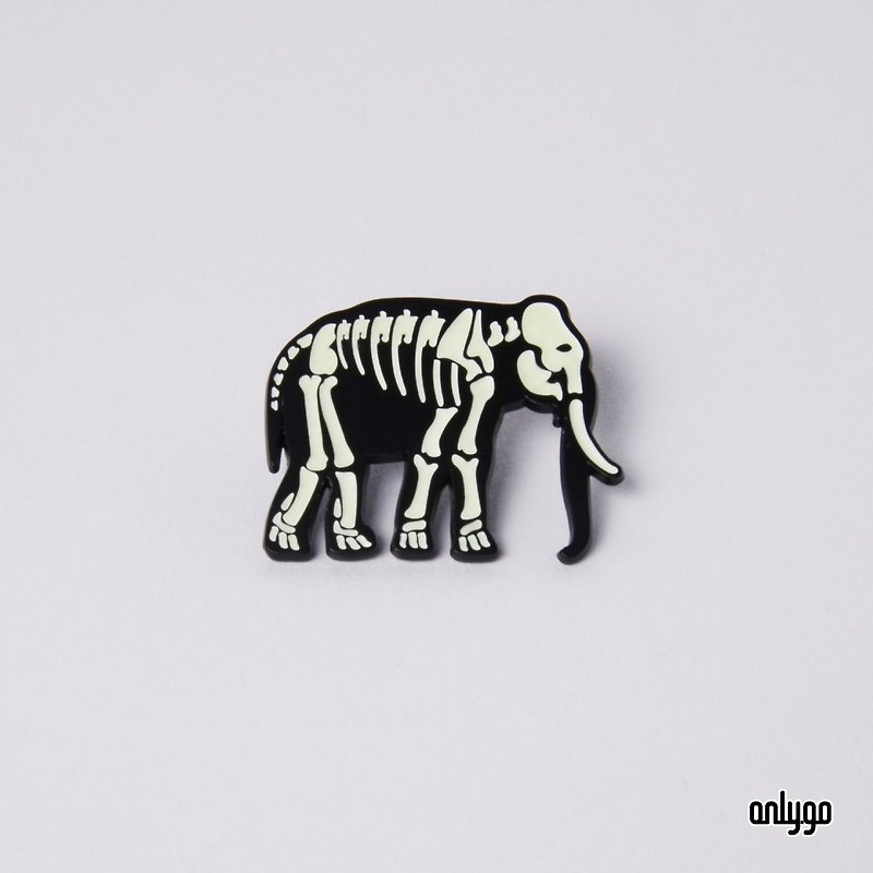 Animal luminous badge badge pin/Elephant - เข็มกลัด/พิน - โลหะ 