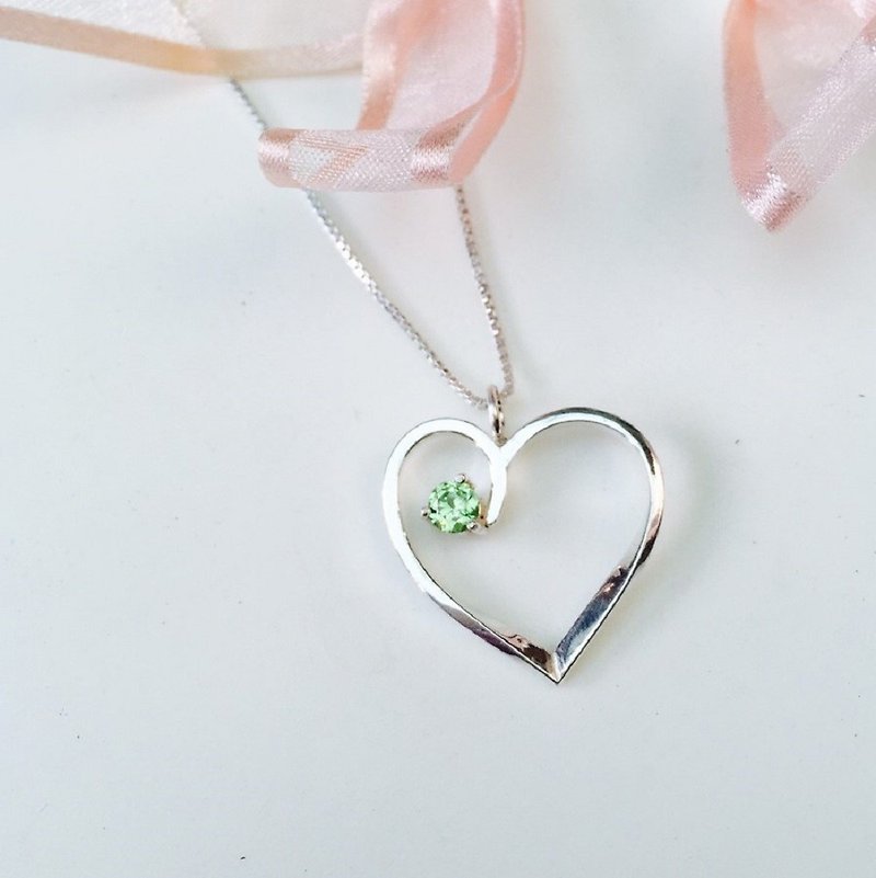 [Gifts on Chinese Valentine’s Day] Heart-shaped silver jewelry series / the beginning of love / handmade diamond / necklace - Necklaces - Sterling Silver White