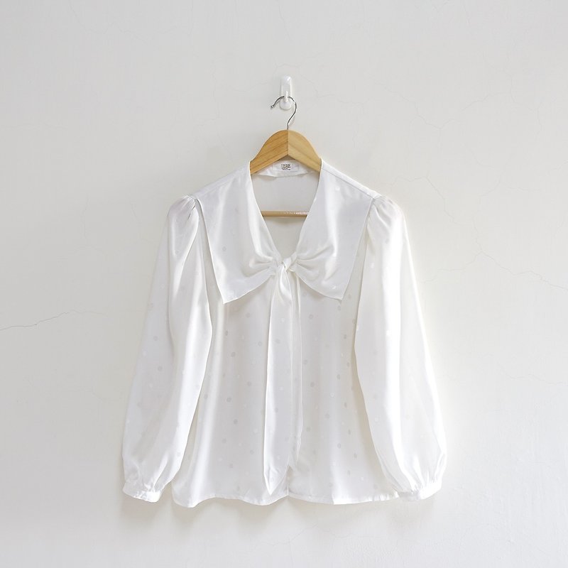 │Slowly│Butterfly - vintage shirt │vintage. Retro. Literature. Made in Japan - เสื้อเชิ้ตผู้หญิง - เส้นใยสังเคราะห์ ขาว
