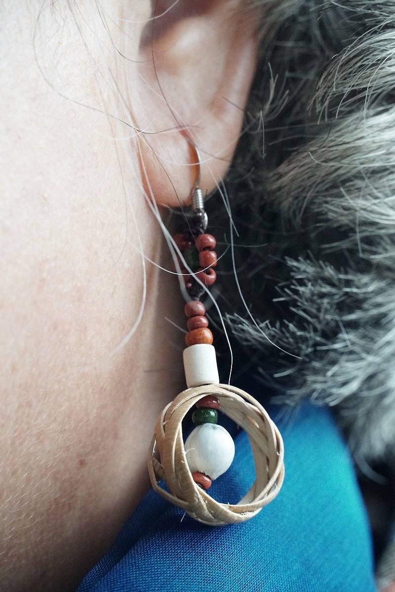 Rattan Pottery Bead Earrings - ต่างหู - ดินเผา สีกากี