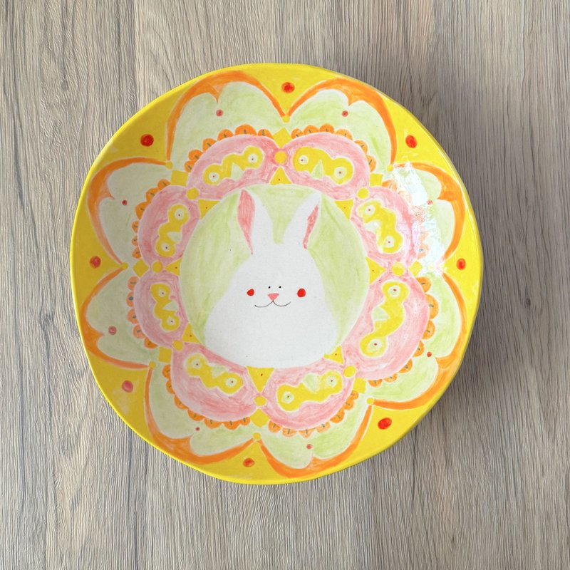 [Ceramic Plate] Little White Rabbit Large Deep Plate Irregular Large Plate Salad Plate Fruit Plate 24cm - จานและถาด - เครื่องลายคราม สีดำ