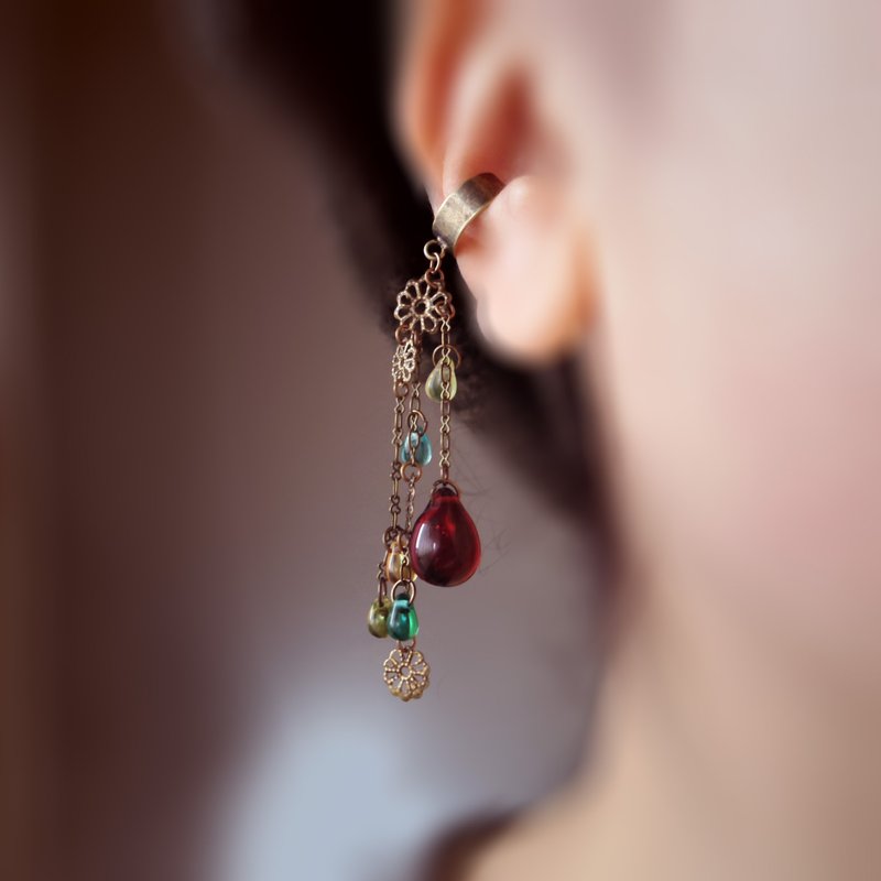 One-sided ear cuff Hana Tsurezure - Earrings & Clip-ons - Glass Red