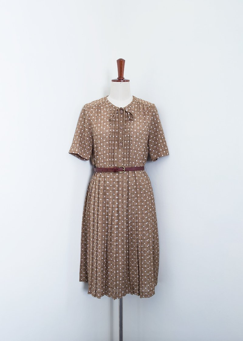 Banana Flyin Vintage :: Dotted Body :: Vintage Dress with Short Sleeve - ชุดเดรส - วัสดุอื่นๆ 