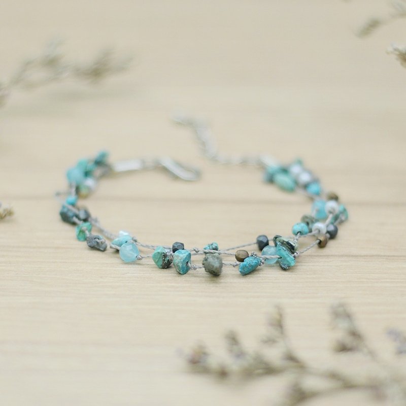 a handmade Real Turquoise stone and beads bracelet by niyome craft - 手鍊/手環 - 石頭 多色
