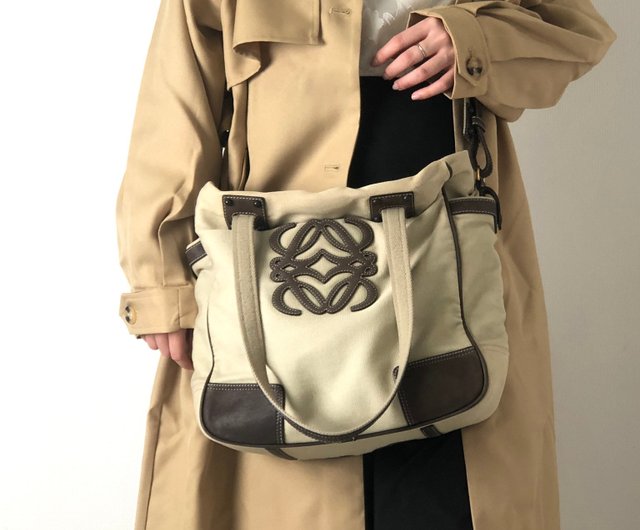 美品✨ロエベ ハンドバッグ キャンバス ベージュ アナグラム 総柄 ロゴ型押し 楽天市場】ロエベ LOEWE バッグ ヴィンテージ アナグラム