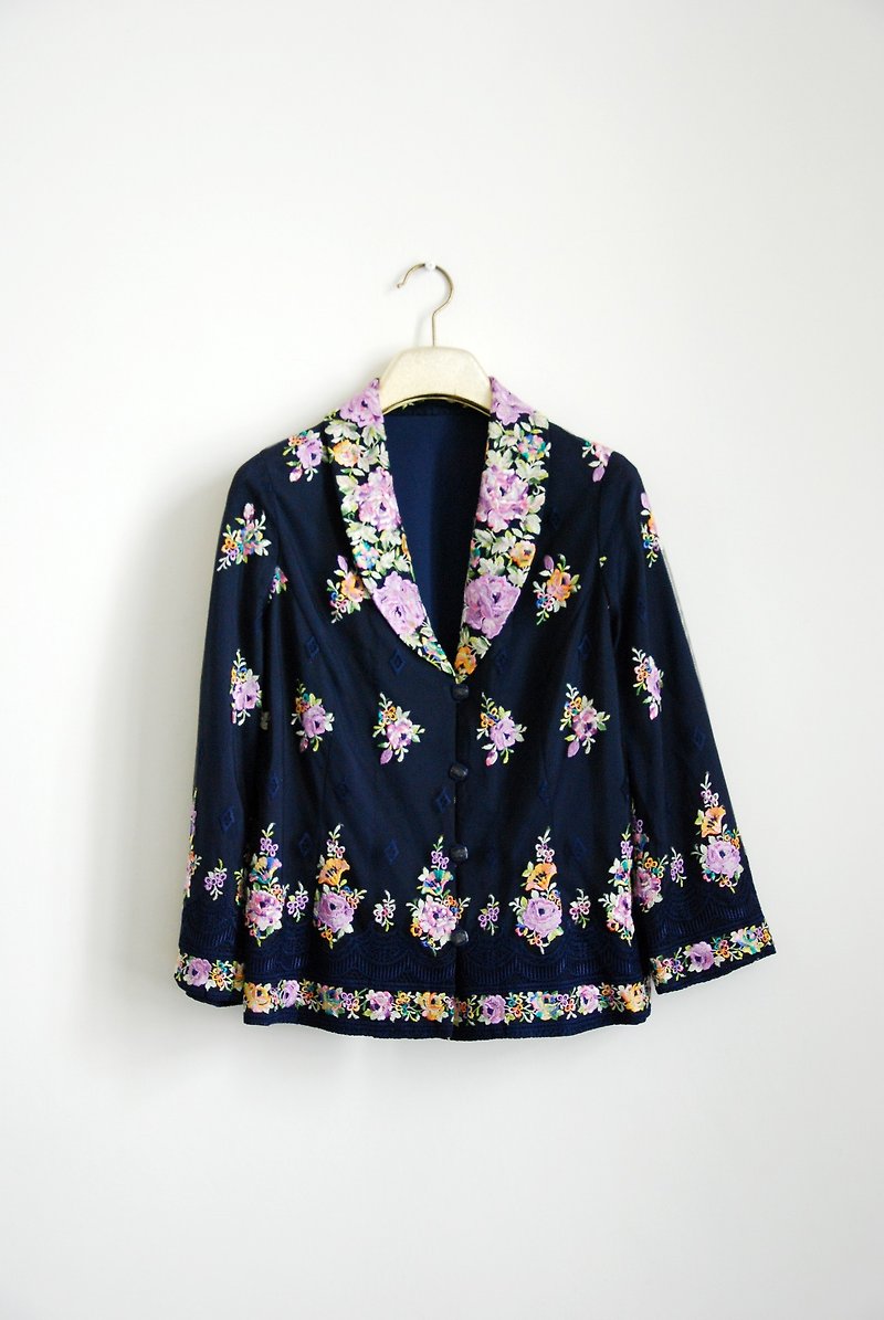 Ancient flowers embroidered small jacket - Women's Casual & Functional Jackets - Other Materials 