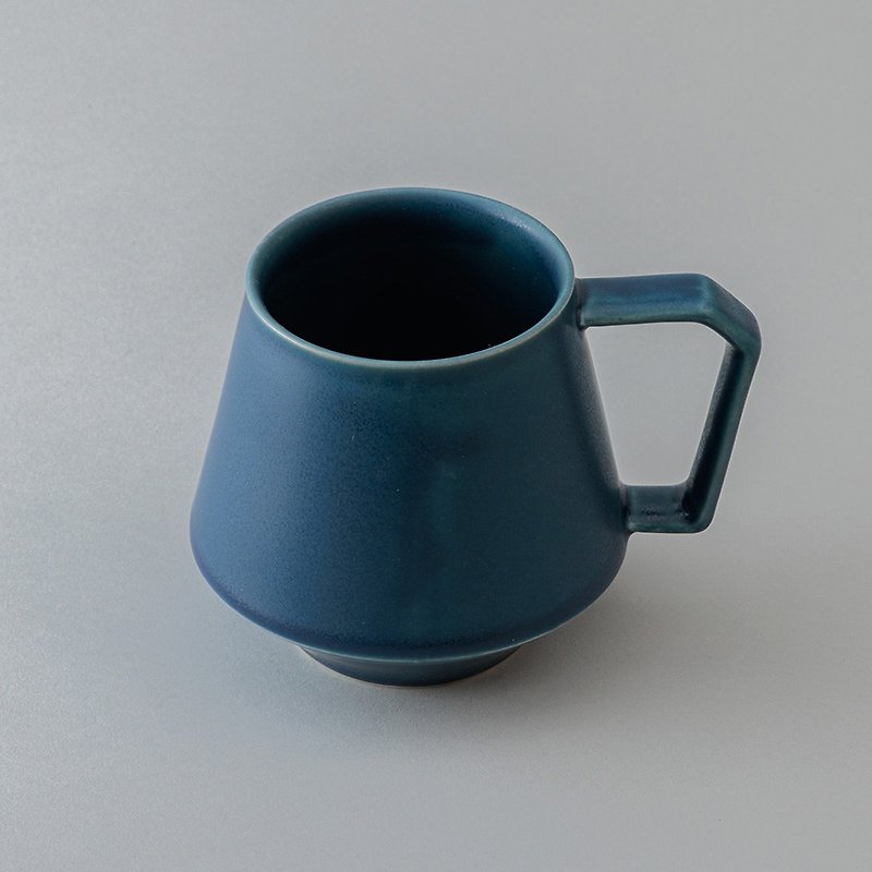 日本39arita 日本製有田燒陶瓷馬克杯-500ml-青伊羅保 - 咖啡杯/馬克杯 - 陶 藍色