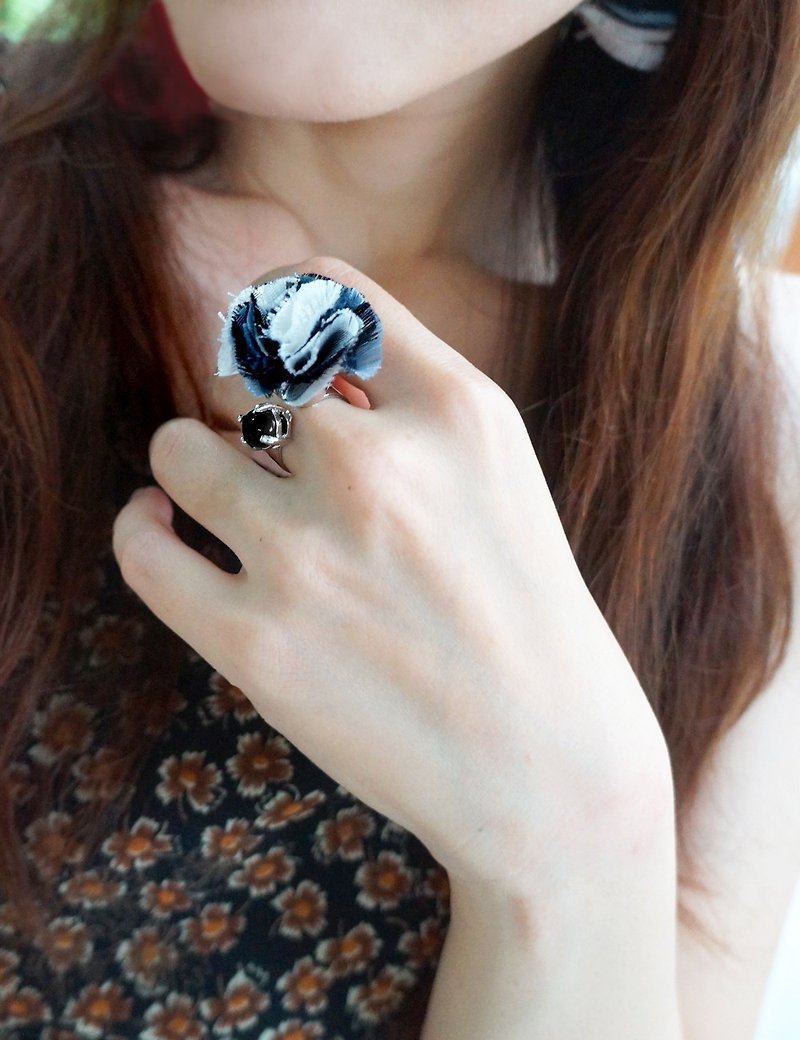 Thai silk ring with Onyx stone (Free size) Black and white - WH plated metal - 戒指 - 絲．絹 黑色
