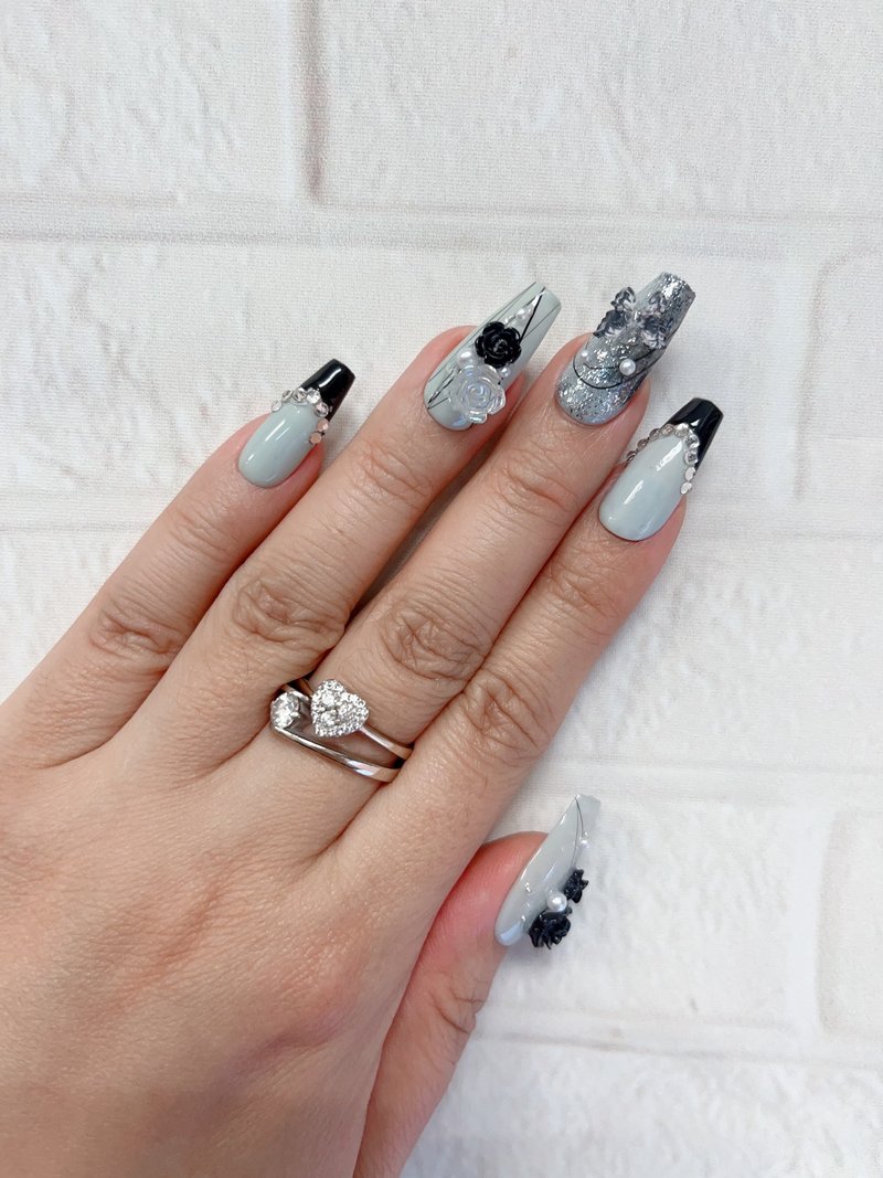 press on nail gothic style/french Nail/hand-drawn line&rose/long coffin nail - ยาทาเล็บ - วัสดุอื่นๆ สีเทา