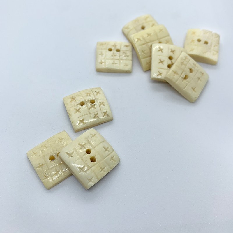 Hana Mokuba – 天然手工方形牛骨鈕 (一包) - 其他 - 其他材質 