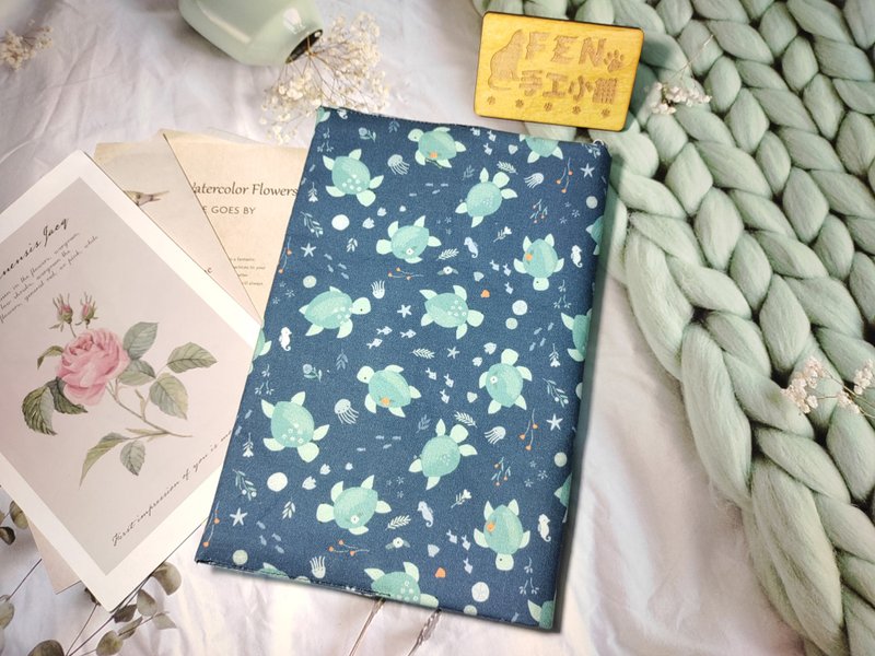 海洋系列-美國限量布料薄棉-海洋款小海龜布書套-布書衣A5/25K現 - 書衣/書套 - 棉．麻 