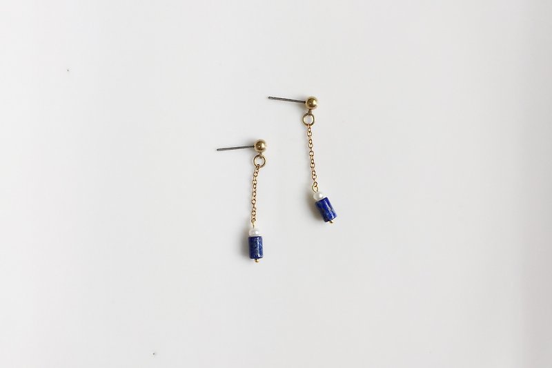 Simple lapis lazuli brass pearl earrings - ต่างหู - โลหะ สีน้ำเงิน