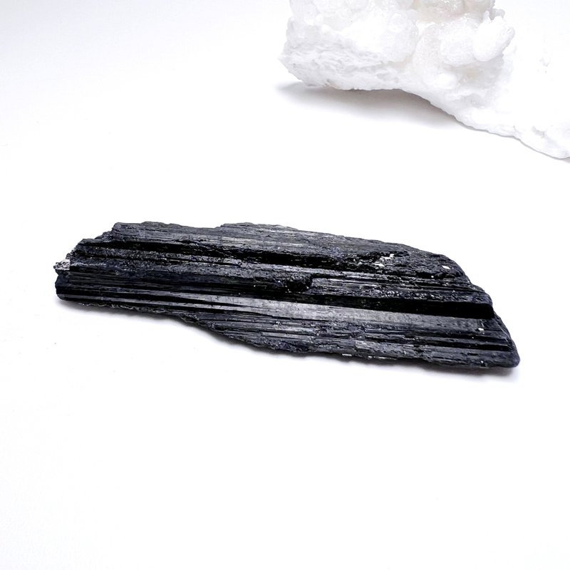 黎明。原礦  療癒 一圖一物 避邪 淨化 l 黑碧璽原石 共生礦 l - 擺飾/家飾品 - 寶石 黑色