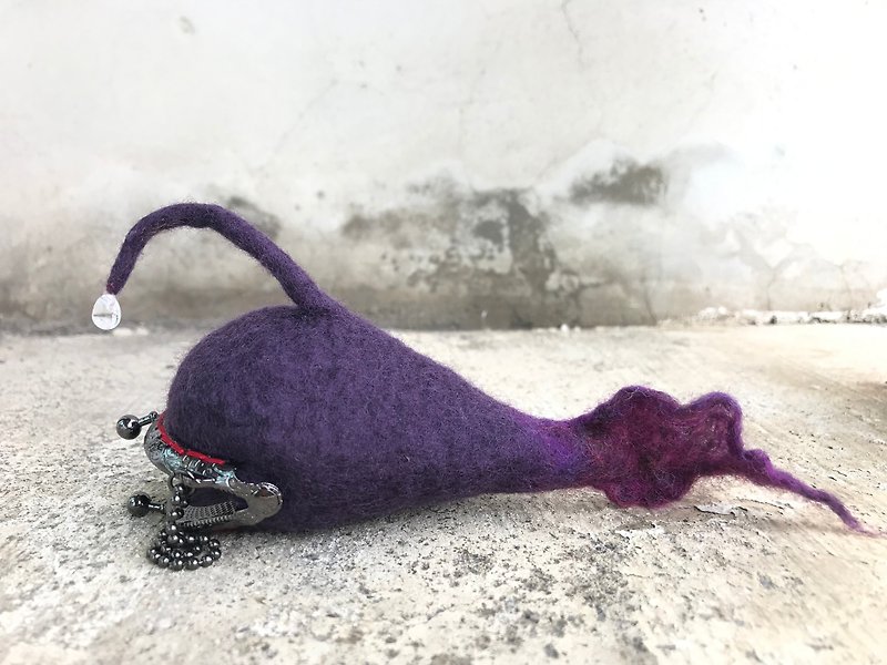 Miss Shi Jie* squid coin purse (dark purple) - กระเป๋าใส่เหรียญ - ขนแกะ สีม่วง