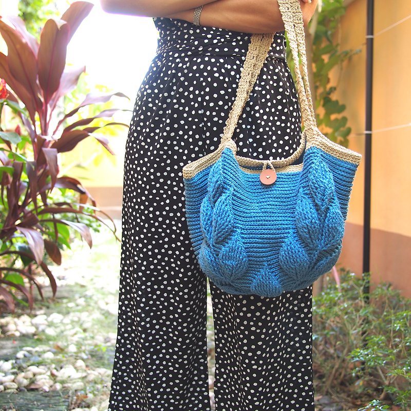 手作りかぎ針編みバッグ、エンボストートバッグ、ターコイズブルー - トート・ハンドバッグ - その他の素材 ブルー