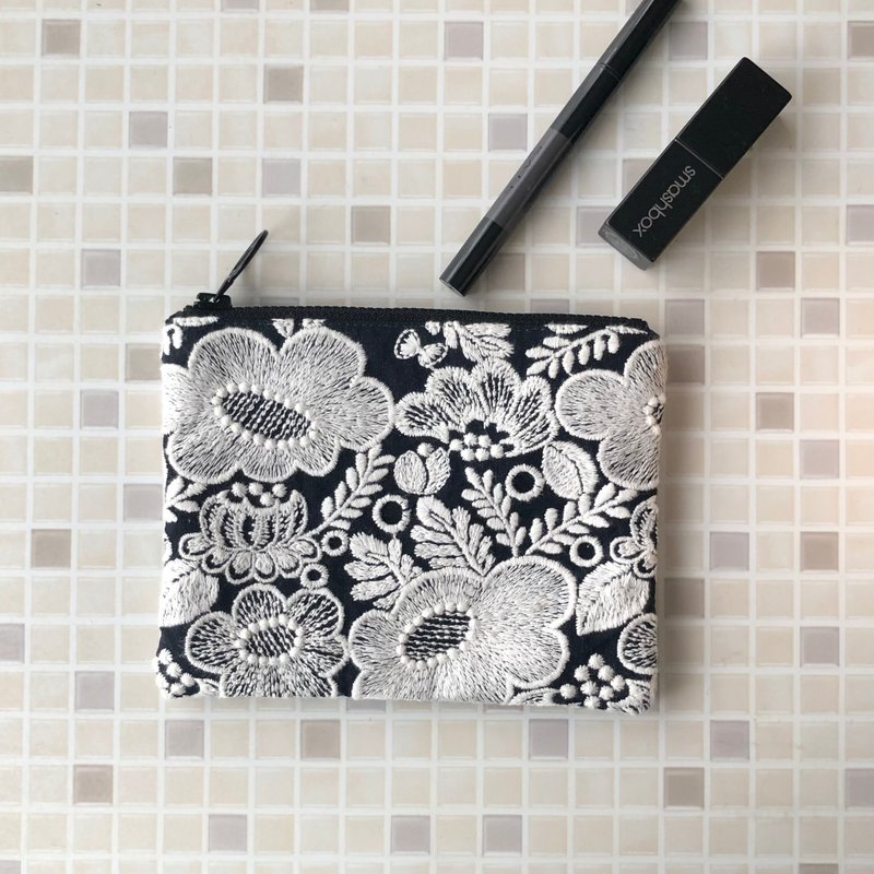 mina perhonen smile flower flower lover pattern pouch with pocket small size handmade embroidery elegant - กระเป๋าเครื่องสำอาง - ผ้าฝ้าย/ผ้าลินิน สีน้ำเงิน