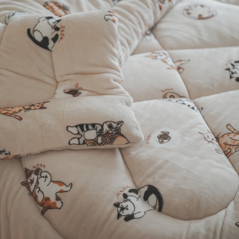 Taiyaki and cat double-sided flannel warm quilt with cotton filling made in Taiwan - ผ้าห่ม - เส้นใยสังเคราะห์ สีส้ม