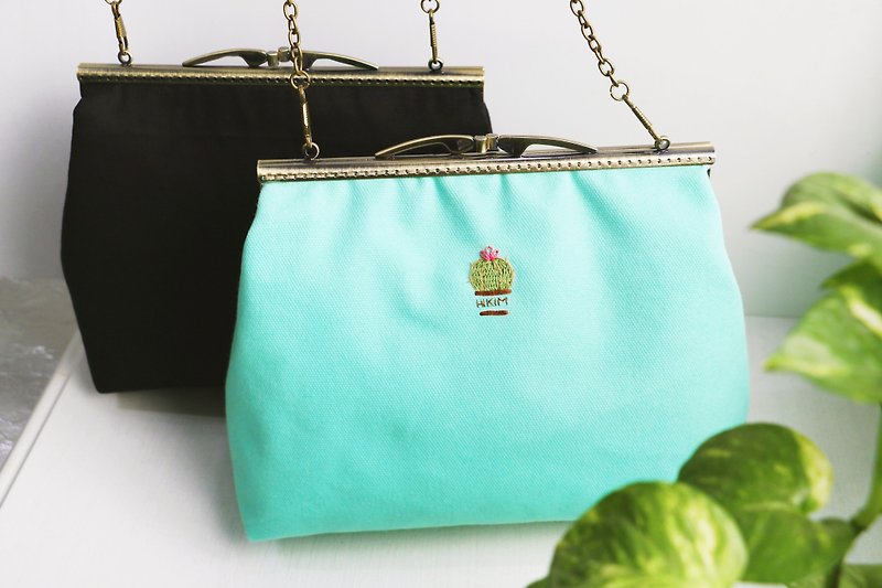 [Little Fairy Blooming] Kiss Lock Bag/ Embroidered Cactus Messenger Bag Side Backpack Canvas Small Bag - กระเป๋าแมสเซนเจอร์ - วัสดุอื่นๆ สีเขียว