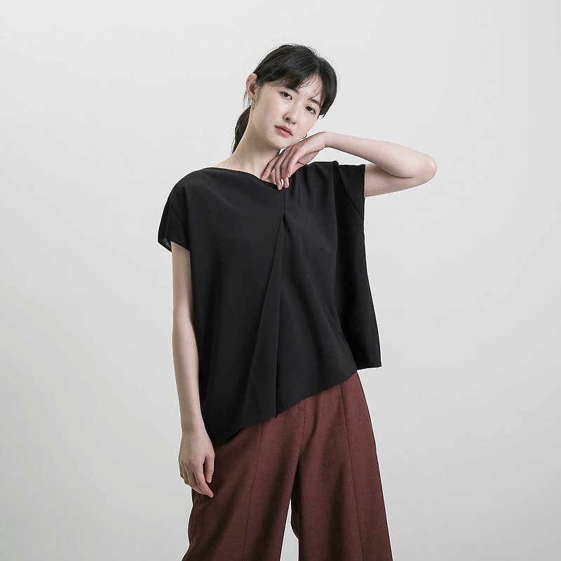 [Classic Original] Future_Future Asymmetrical Pleated Top_CLT000_Black - เสื้อผู้หญิง - ผ้าฝ้าย/ผ้าลินิน สีดำ