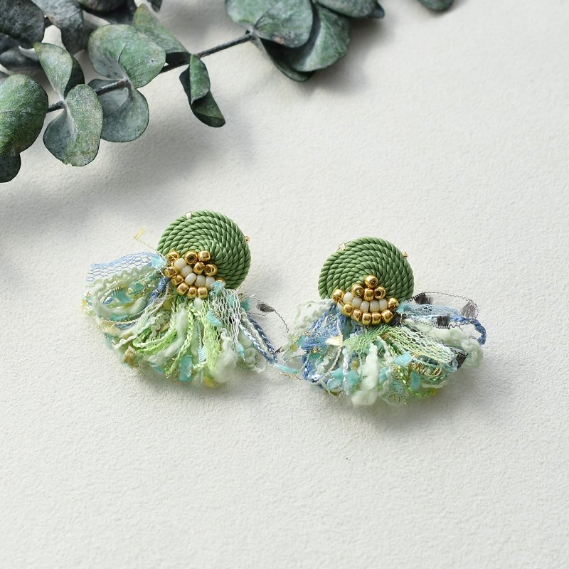 イヤリング/String tassel earrings /Fresh green - 耳環/耳夾/耳骨夾 - 其他材質 綠色