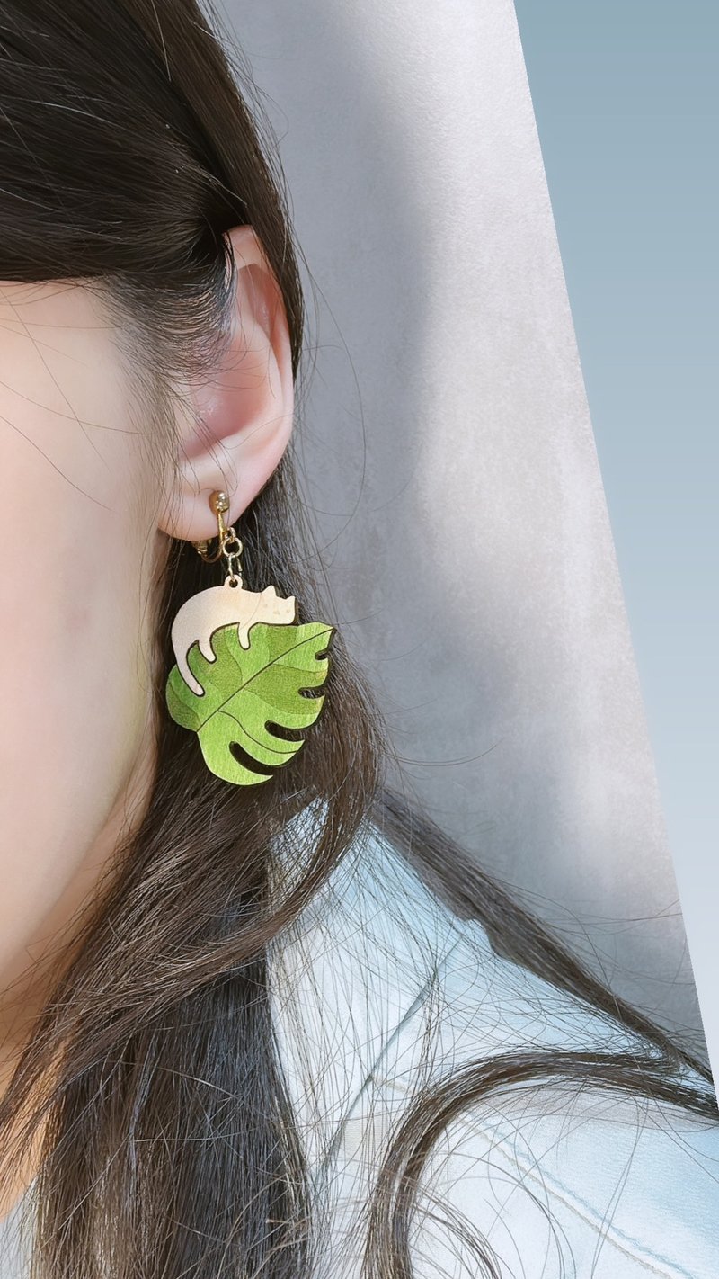 Turtle taro cat - Earrings & Clip-ons - Wood Multicolor