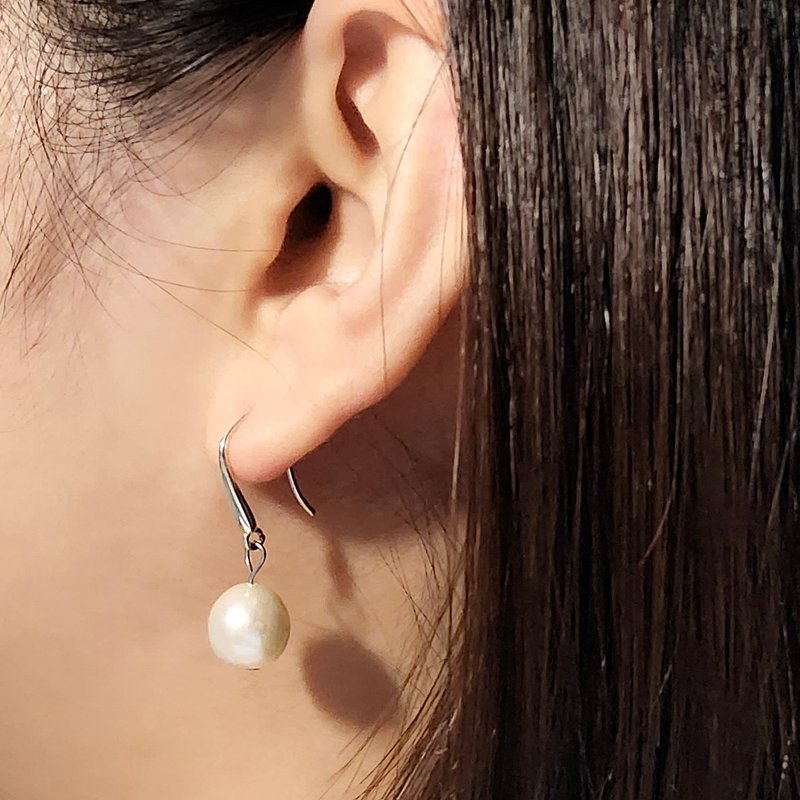 Grade A Baroque Pearl Earrings | Natural Freshwater Pearl Sterling Silver Ear Hook Earrings - ต่างหู - ไข่มุก ขาว