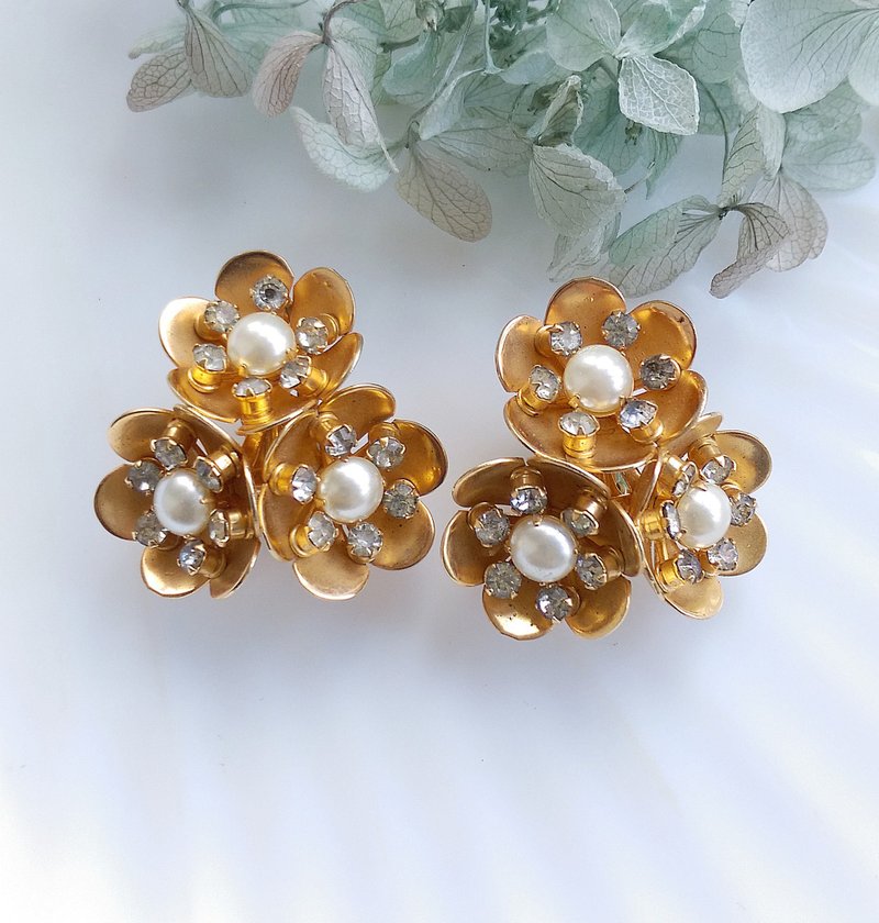 Vintage Jewelry 西洋古董飾品 KRAMER 三朵盛開小花 夾式耳環 - 耳環/耳夾/耳骨夾 - 其他金屬 金色