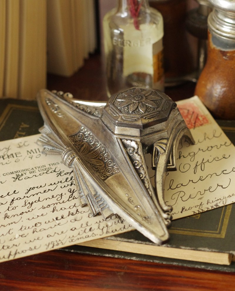 金銀寶貝  1940法國銀色雕花墨水台筆架工具 W694 - 居家收納/收納盒/儲物盒 - 其他金屬 銀色