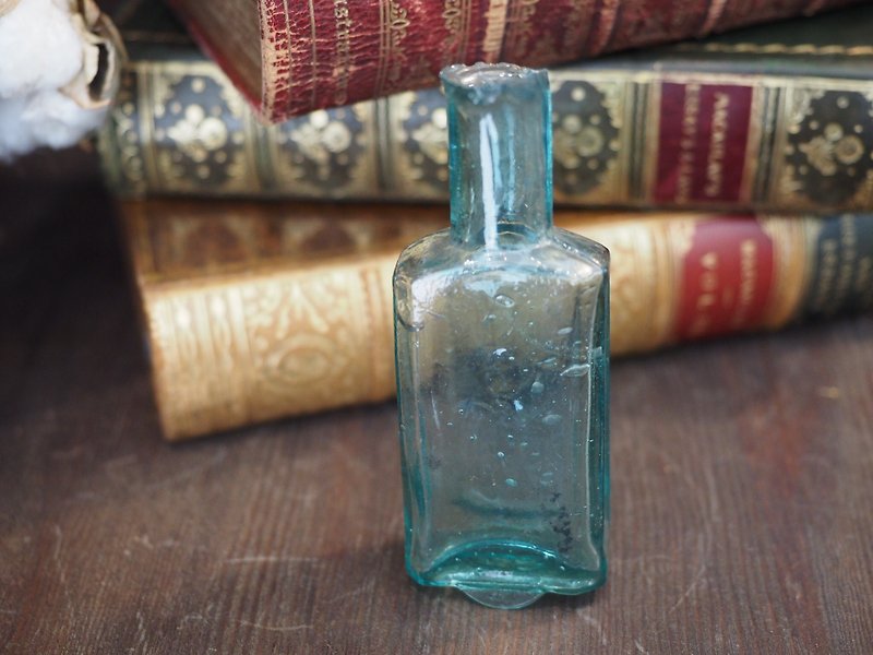 Handmade glass ink bottle JS in the UK from 1880 to 1910 - ของวางตกแต่ง - แก้ว สีเขียว
