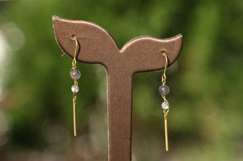 【Series of Crystal】Lolite+Labradorite earrings - ต่างหู - เครื่องเพชรพลอย หลากหลายสี