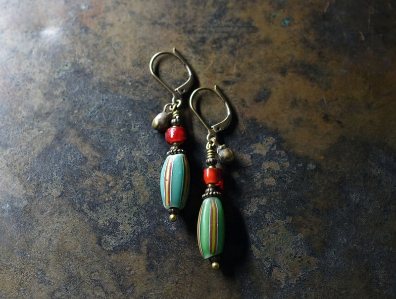 Green Kanneh beads, bright red white hearts, and ethnic bell earrings - ต่างหู - แก้ว สีเขียว