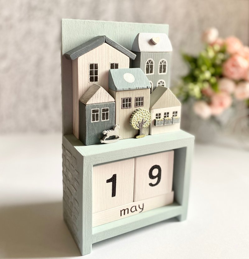 Wooden perpetual calendar with miniature houses for home decor. - 日曆/月曆/年曆 - 木頭 灰色