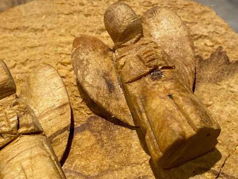 ペルーの神聖な木製天使の置物 先住民族が手作りした天使像 インカのマスコット - 置物 - 木製 
