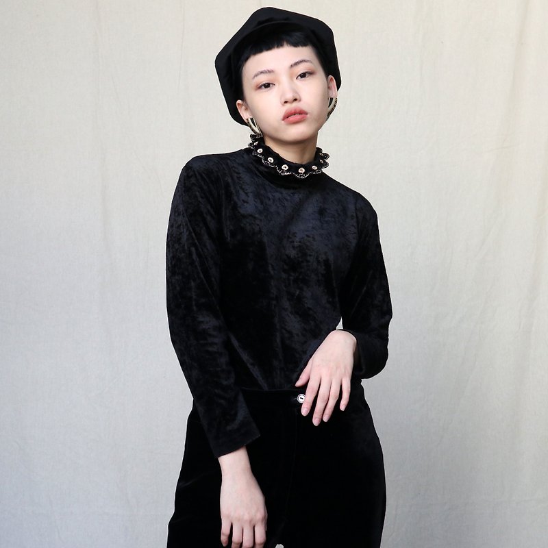 Pumpkin Vintage. Black turtleneck embroidered top - เสื้อผู้หญิง - วัสดุอื่นๆ สีดำ