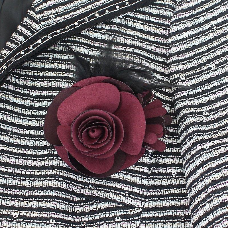 Burgundy feather Flower corsage brooch pins - 襟花/結婚襟花 - 其他材質 紅色