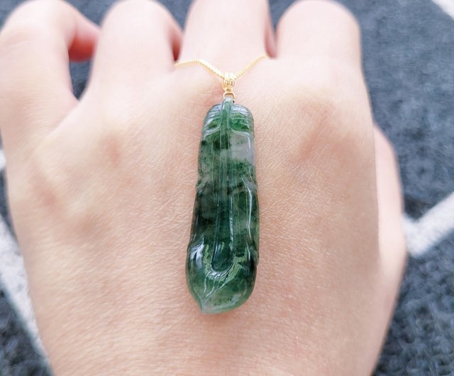 純翡翠】天然翡翠 高半透明 緑色の浮かぶ模様 極美彫刻 羽 18K金の留め