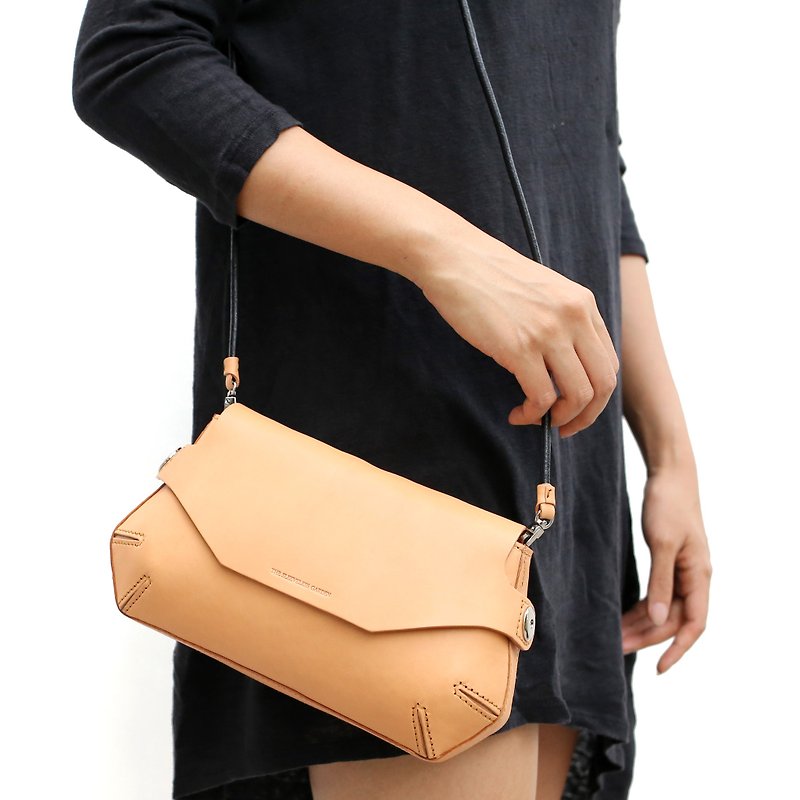 Pomely shoulder bag /Tan - กระเป๋าแมสเซนเจอร์ - หนังแท้ สีส้ม