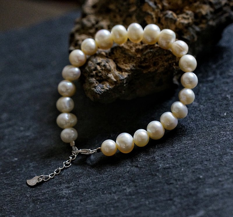 White Fresh Water Pearl Silver 925 Bracelet with Linear Memory Alloy - สร้อยข้อมือ - ไข่มุก 