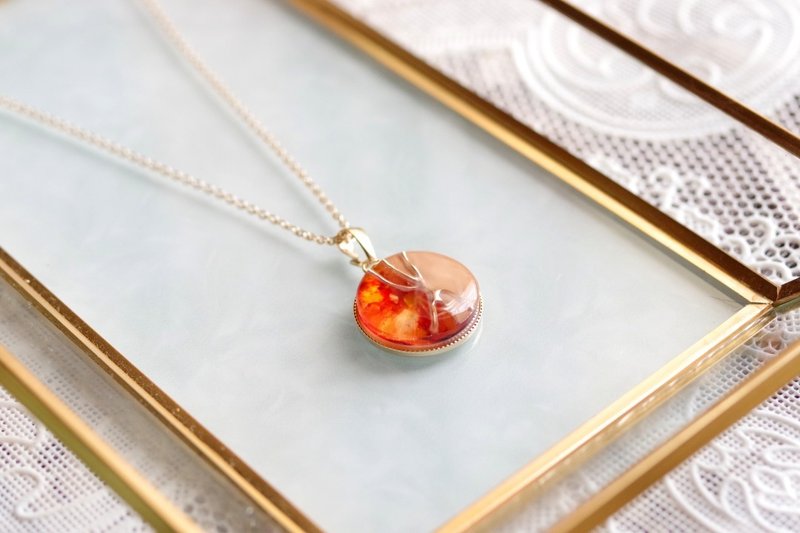 Resin Art Round Pendant - Queen of Autumn - Necklaces - Resin Orange