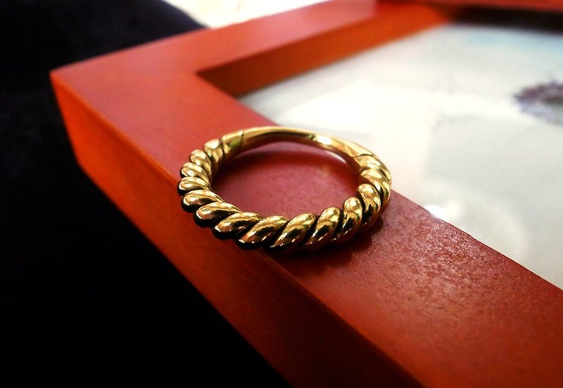 Simple three-dimensional brass twist pure brass brass ring allergy - แหวนทั่วไป - โลหะ สีทอง