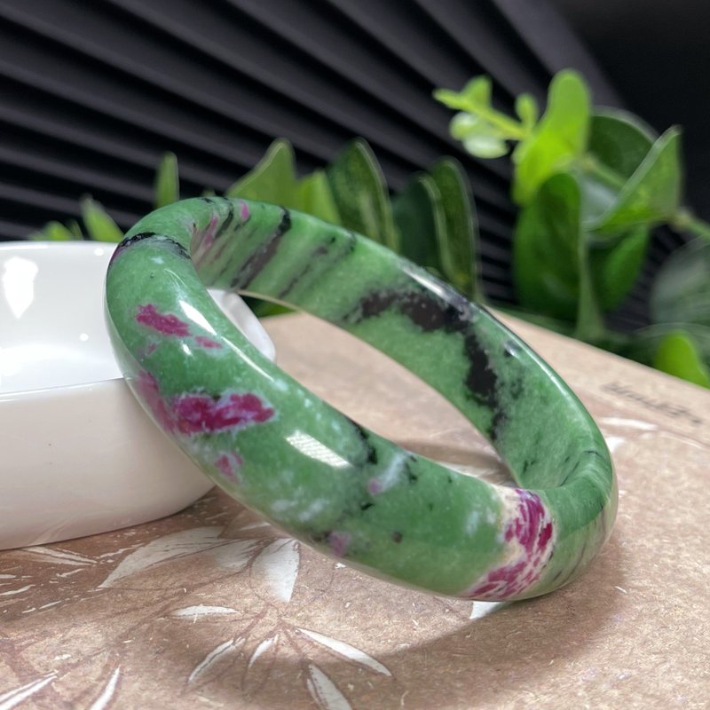 玉化紅綠寶手鐲56+MM 異象星光紅寶石黝簾石手環 清新簡約時尚 - 手鍊/手環 - 半寶石 