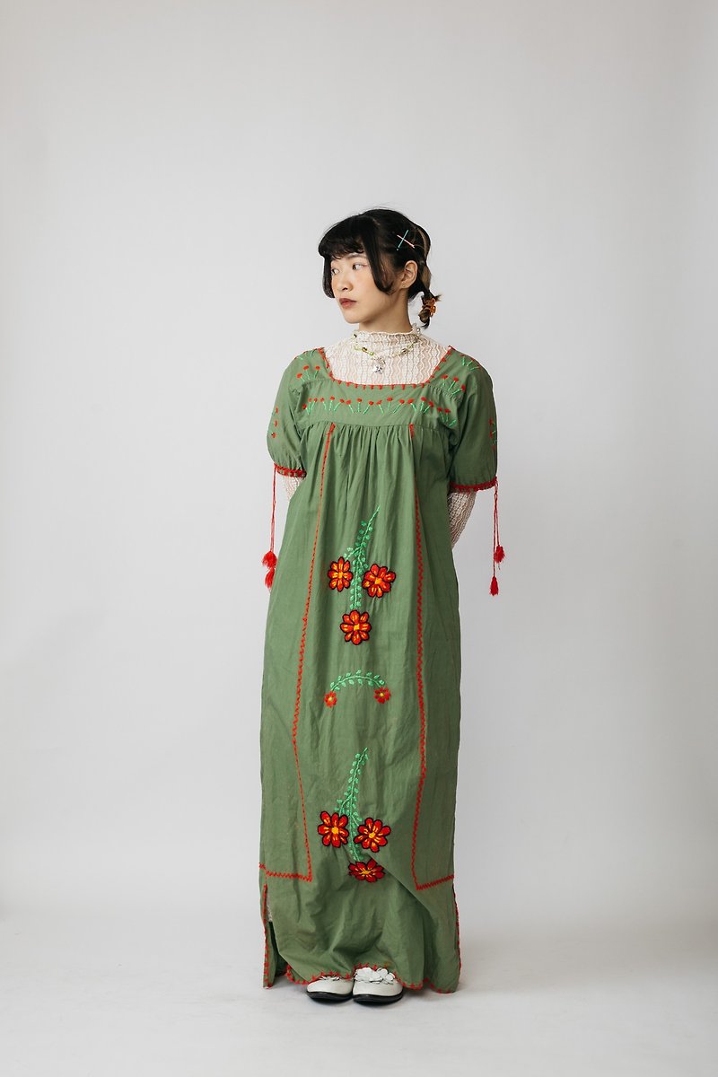 Embroidery Folk Dress [First Love Sales Shop] Vintage.B723 - ชุดเดรส - ผ้าฝ้าย/ผ้าลินิน 