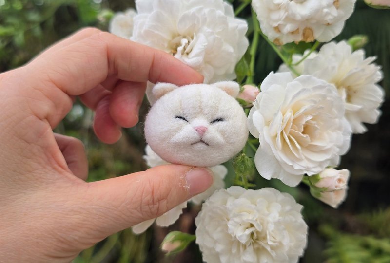 羊毛氈睡覺小貓咪別針現貨白猫限量款 - 徽章/別針 - 羊毛 白色