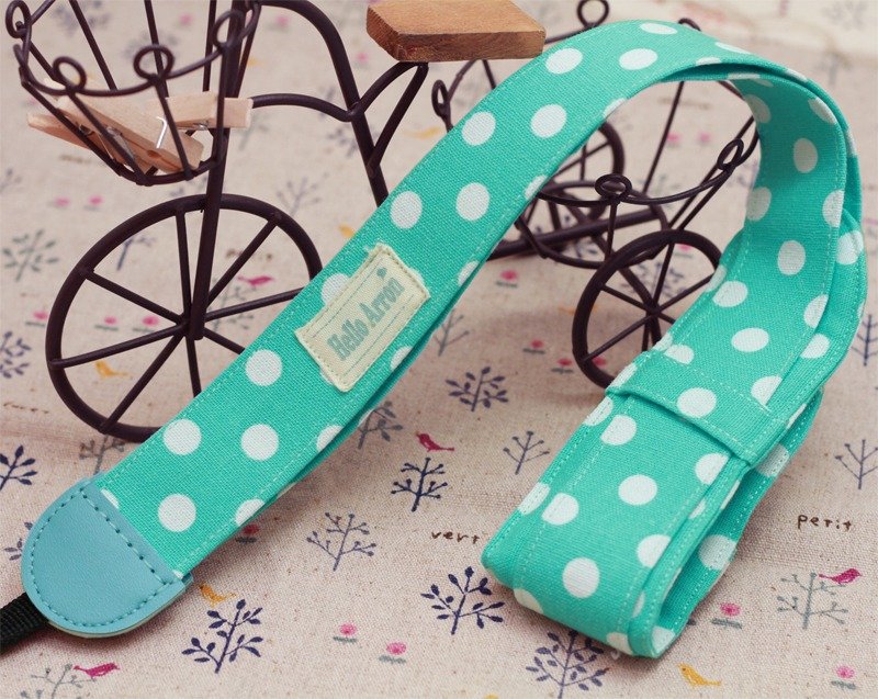 湖水綠底 大水玉 相機帶 刺繡 相機揹帶(+減壓揹帶款) 可訂製 - 證件套/卡套 - 紙 藍色