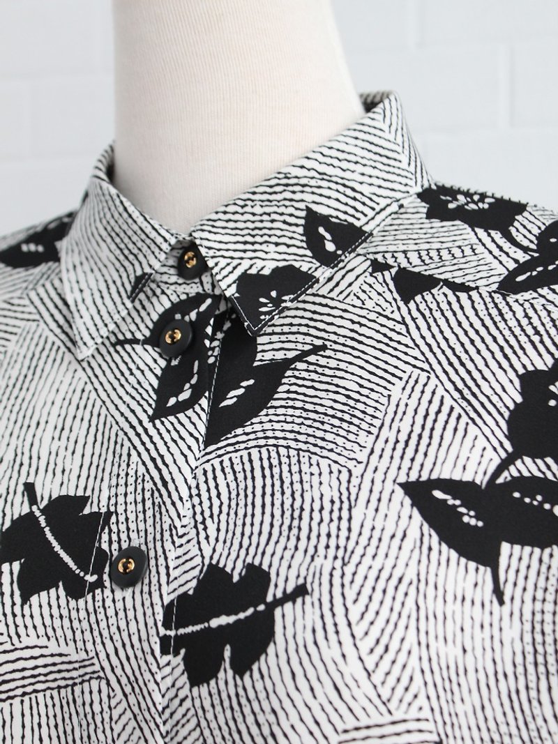 Vintage German-made European fresh and simple early spring loose personality geometric black gray long-sleeved vintage shirt - เสื้อเชิ้ตผู้หญิง - เส้นใยสังเคราะห์ สีเทา