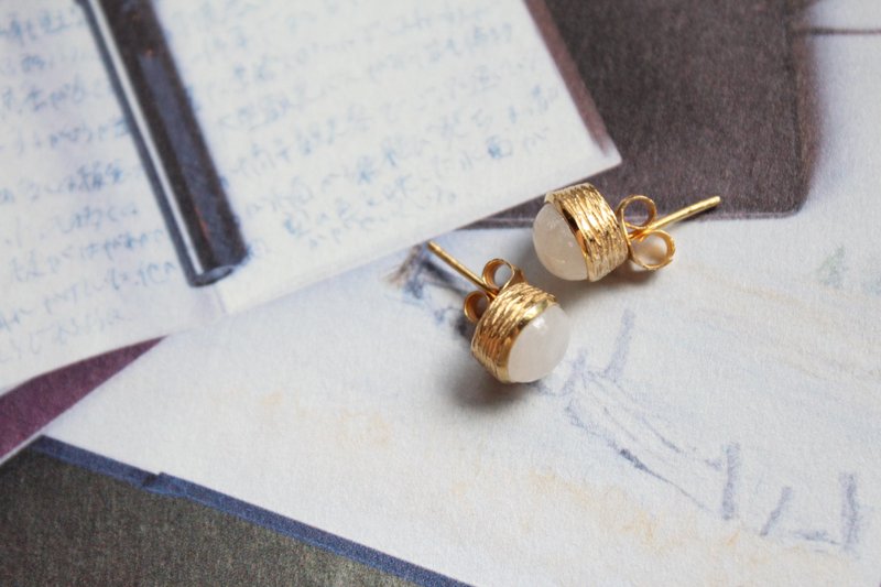 【JUNE 6-birthstone- Moonstone】simple style earring silver (plated 22K Gold) - Earrings & Clip-ons - Gemstone White