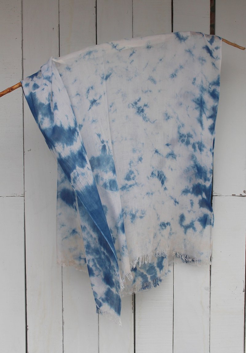 Free to stain isvara blue stained cotton scarf sky series flight - ผ้าพันคอ - ผ้าฝ้าย/ผ้าลินิน สีน้ำเงิน