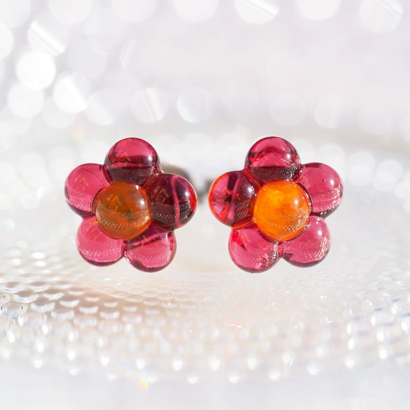 花咲くガラス(はなはな【ピンク】)チタンピアス/イヤリング【金具選べます】【受注制作】 - 耳環/耳夾/耳骨夾 - 玻璃 粉紅色